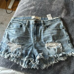 Abercrombie Mid Rise Boyfriend Short